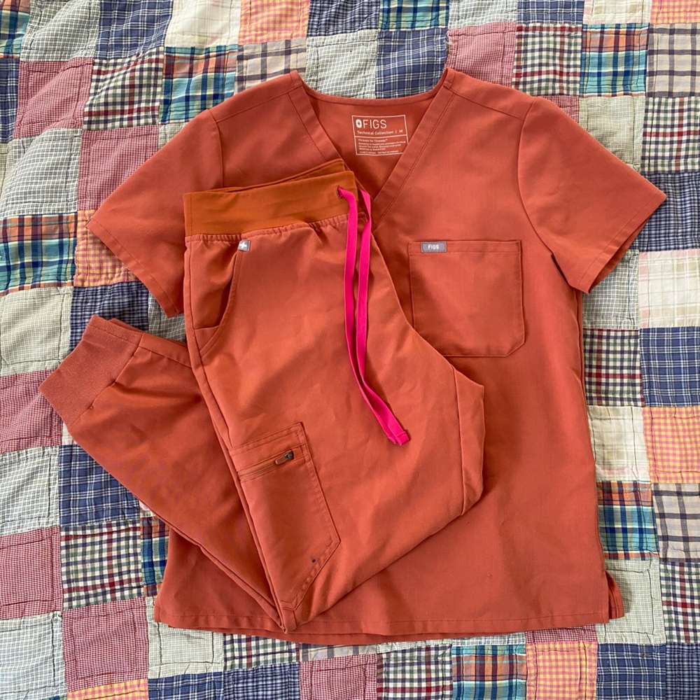 Figs Terracotta Scrub Set Catarina Top/Zamora Jogger